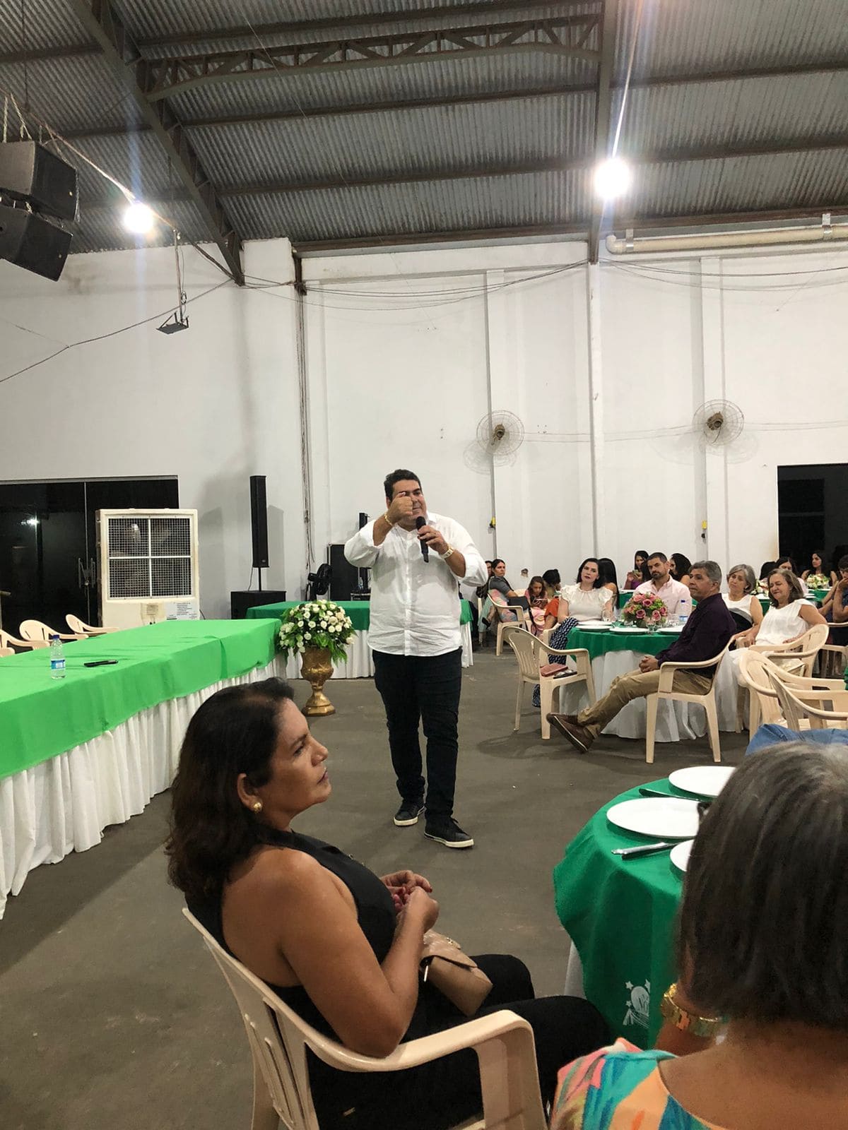 Vice-prefeito Moadil Fernando ministra palestra para os servidores da educação em Vila Rica - MT.