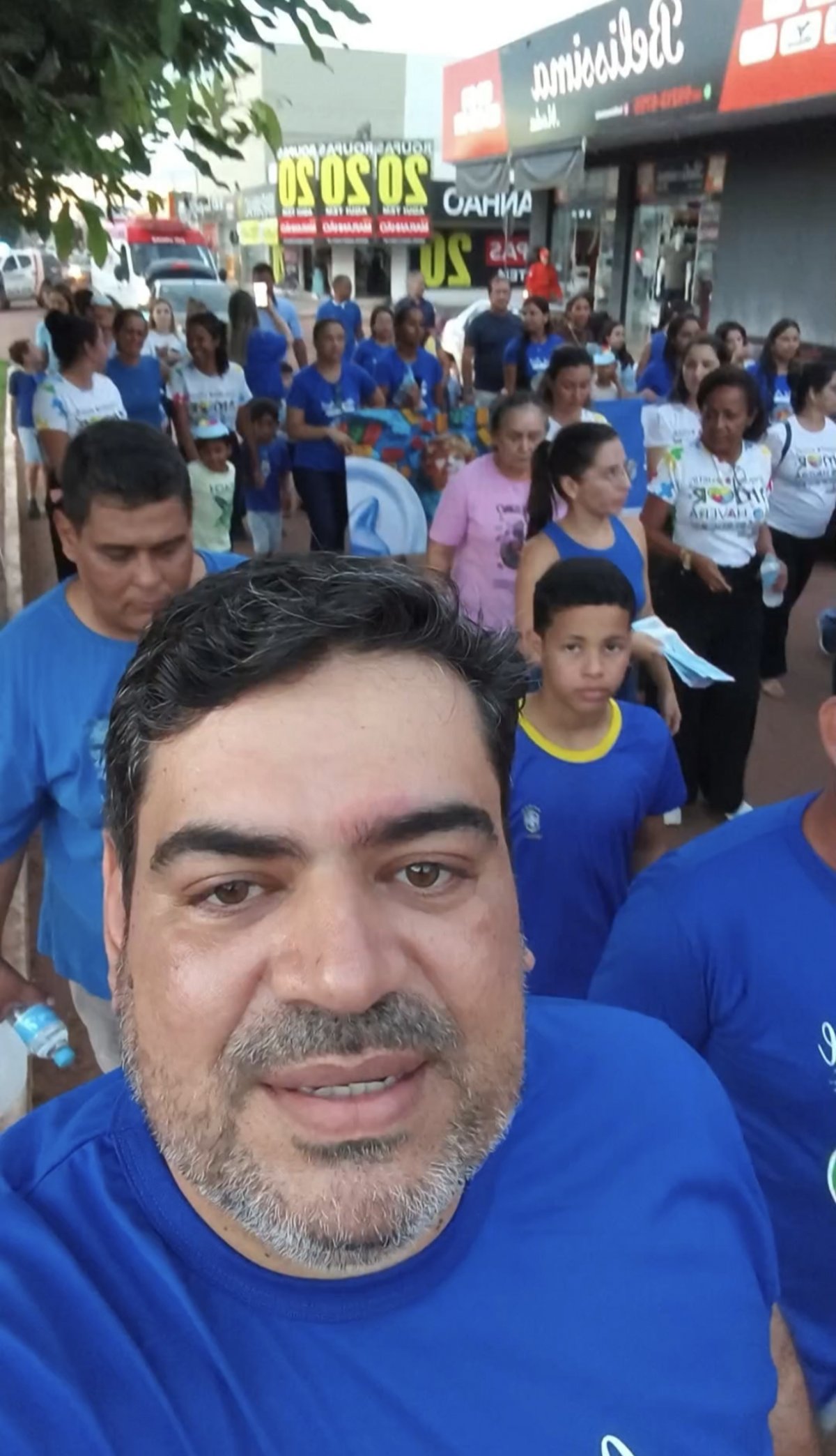 O Vice-prefeito Moadil Fernando participou da caminhada promovida pela Associação das Mães Atípicas de Confresa.